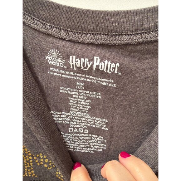 Harry Potter Gray Graphic Tee Size M Wizarding World Glitter Text Womens Shirt n - Picture 5 of 5